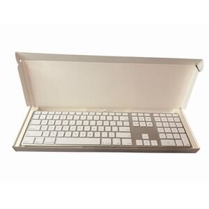 Apple USB Wired Keyboard Numeric Pad Model A1243 White Silver w/ Box & Manual